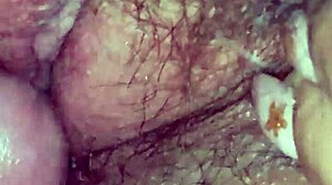 mi papi se mete en mi cama y deja su leche en mi coño peludo?