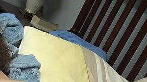 Amateurs play with her pussy, fingering and masturbating her ass