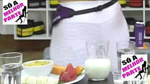 why is kelly key's big pussy tearing leggings