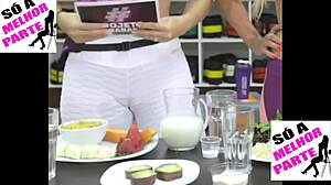 why is kelly key's big pussy tearing leggings