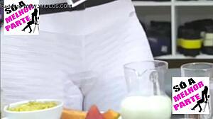 why is kelly key's big pussy tearing leggings