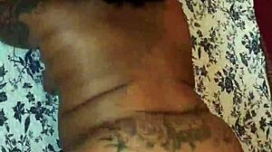 Hazelnutxxx shakes her ebony ass in the hood