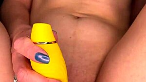 masturbating my pussy close-up on day 42, real amateur babe 😍