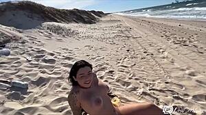 Scopando la calda brunetta Drii Cordeiro sulla spiaggia