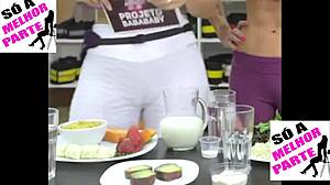 why is kelly key's big pussy tearing leggings