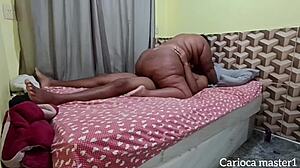 Chegando do trabalho e convencendo a mulher a fuder