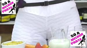 why is kelly key's big pussy tearing leggings