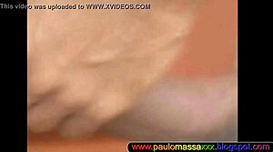 Ung hingst viser frem massiv 25cm kuk!