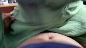 Madrastra excitată călărește Hijastro în poziția cățeluș dur cu rochie sexy