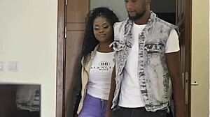 Zwarte mama's grote kont schittert in groepsactie thuis