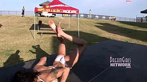 Wakacje wiosenne poszły dziko z bitą śmietaną i konkursami lizania cycków