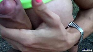 Increible mamada al aire libre corrida en la boca de mi amiga musculosa argentina karyn bayres