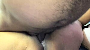 Não paro de foder minha irmã postiça 18+ grávida na cama, áudio hindi deixa louco!