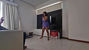 セクシーラティーナ娼婦がハメ撮りでチンポねっとりしゃぶり