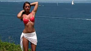 i saw chick strip by cliff