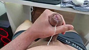 Batendo Uma Punheta Bem Gostosa