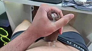 Batendo Uma Punheta Bem Gostosa