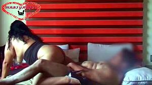 El amigo del cornudo me hace su puta