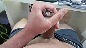 Batendo Uma Punheta Bem Gostosa