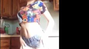 Jasmin dances sexily at home on webcam