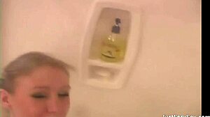 Curvy Babe Masturbates Intensely In Shower