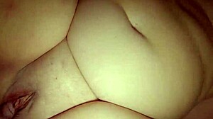 Wow, šukám svou tlustou nevlastní matku a plním ji! 😍