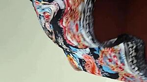 Подглядываю за юбкой моей мексиканской племянницы скрытой камерой, шокирующее раскрытие!