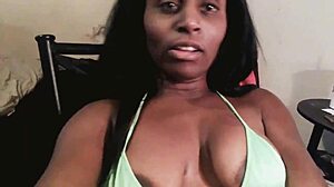 wild ass shaking in thong! 🔥