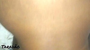 preta gozando na pau