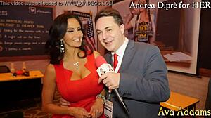 Hej Ava Addams, zakaj dražiš s tistimi joškami?