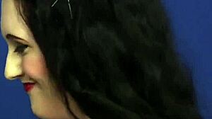 Flirty Hottie Receives Cumshot On Face While Sucking All Spunk