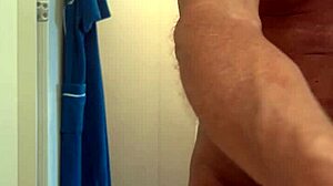 トイレオナニーからザーメンお見せ射精