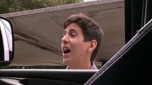 Gay Guy Gives Pleasuring Blowjob And Sucking Bareback Cock!