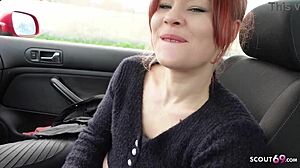 ドイツ人スカウトが小さな赤毛のリジーローズをオーディションでピックアップ