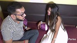 इंडियन गर्लफ्रेंड बॉयफ्रेंड को बर्थडे पर हॉट चूत देती है मफ डाइविंग और कुम के साथ।