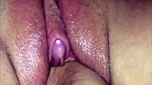 Watch this blond milf fist herself!