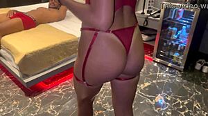 Novinha Noel Receives Her Christmas Present 😈.