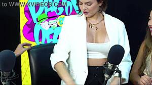 Brazílská 18+ s lahodnými prsy v nezbedném lesbickém análu