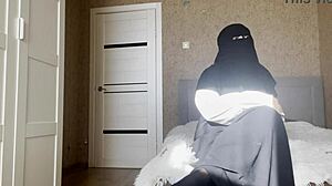 Arap MILF'lerin Büyük Kıçı JOI'da Kalbimi Çalıyor