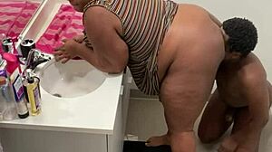 i caught some steamy action in my bathroom, check it! 😜