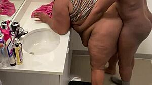 i caught some steamy action in my bathroom, check it! 😜