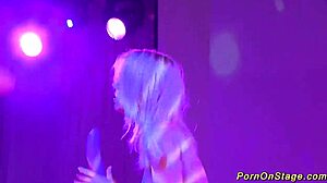 Wow, lesbian sex show in public!