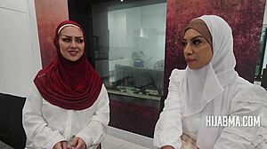 زوجات محجبات غيورات يتناوبن مع كيرا فوكس