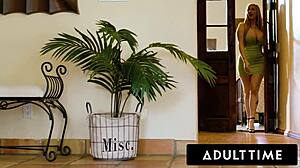 nympho milf lauren phillips catches perv jerking off to her