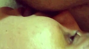 Bekijk deze goed bedeelde gay jongen in actie! 😏