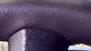 Cazzo, mi sono fatto una sega guardando una figa bollente alla fermata dell'autobus!