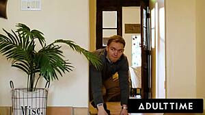 nympho milf lauren phillips catches perv jerking off to her