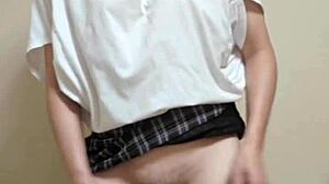 팅 쉬안 쉬메일, 거대한 장난감으로 블로우잡과 애널 섹스 즐겨