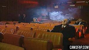 Hey, tjek denne vilde anal gruppe action i biografen!