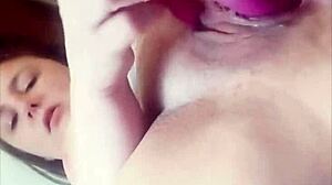 Creamy vibrator with lips around it